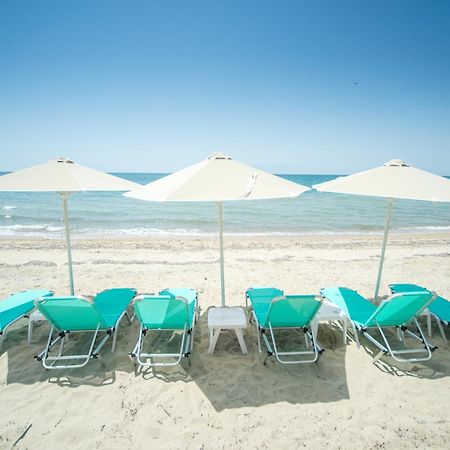 Summerday Villa Private Beach ネア・イラクリア エクステリア 写真