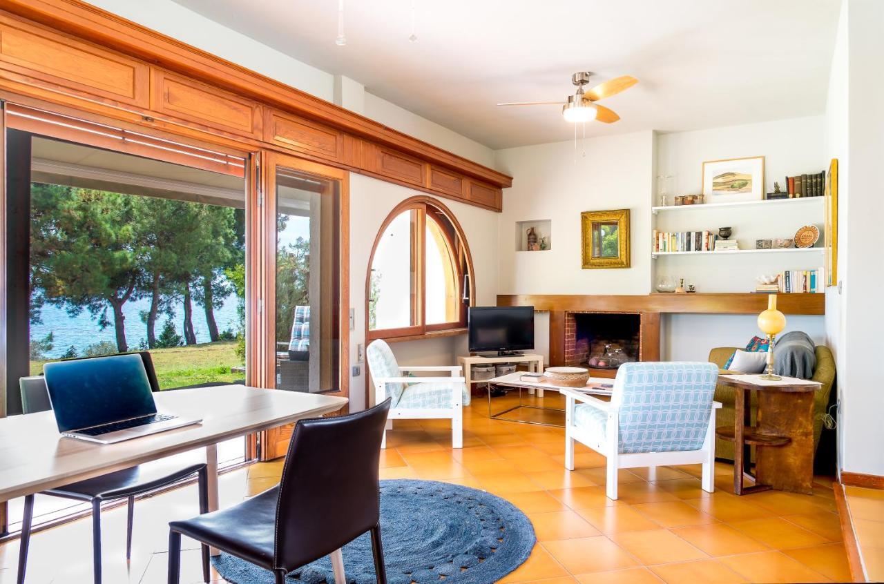 Summerday Villa Private Beach ネア・イラクリア エクステリア 写真